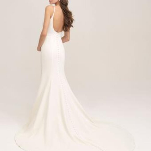 NEW Backless Sheath Wedding Dress - Picture 5 of 5